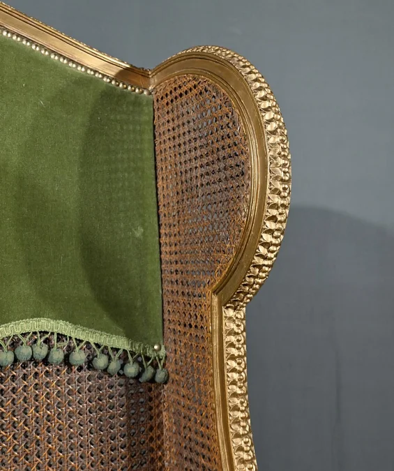 Importante Bergère en Bois Doré et à Oreilles Cannées, style Louis XVI – 1900