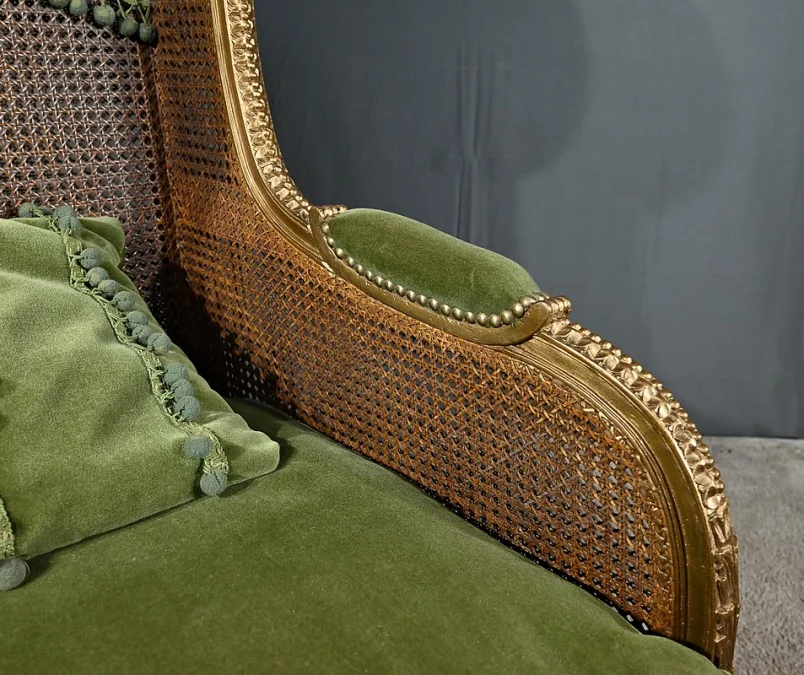 Importante Bergère en Bois Doré et à Oreilles Cannées, style Louis XVI – 1900