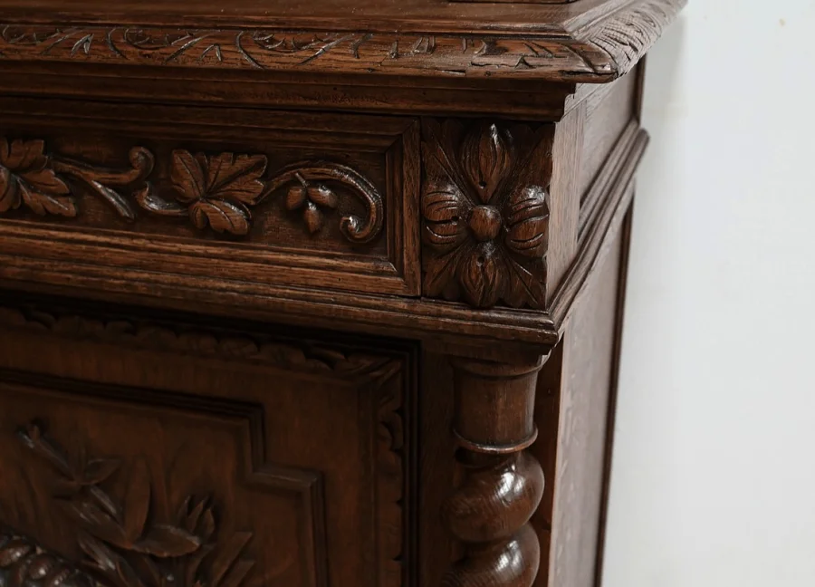 Étroit Meuble Vitrine en Chêne, style Louis XIII – Fin XIXe