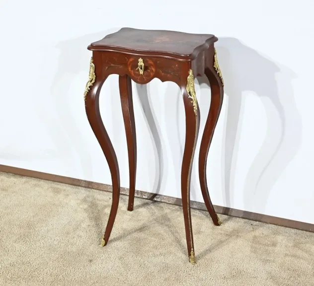 Petite Table à Ouvrage en Bois Laqué, style Louis XV – Fin XIXe