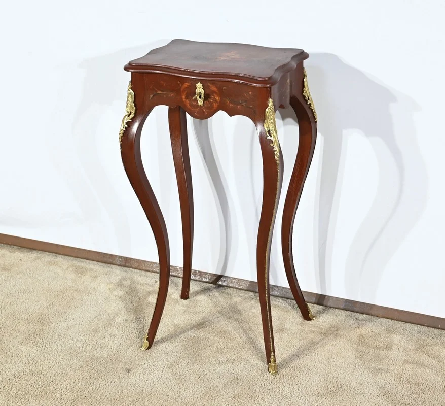 Petite Table à Ouvrage en Bois Laqué, style Louis XV – Fin XIXe
