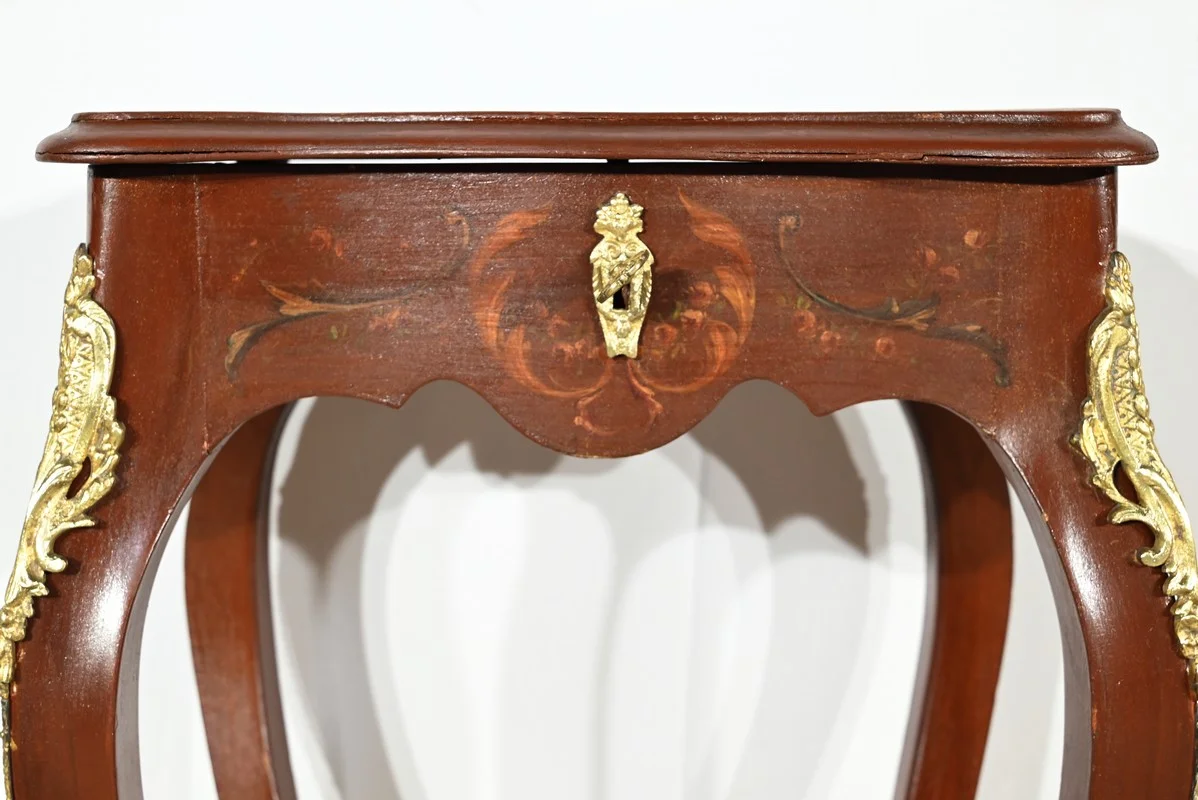 Petite Table à Ouvrage en Bois Laqué, style Louis XV – Fin XIXe