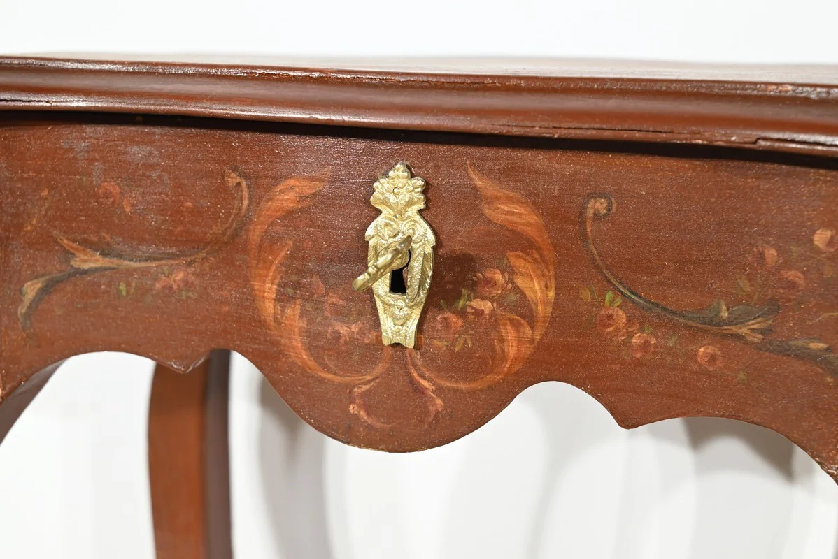 Petite Table à Ouvrage en Bois Laqué, style Louis XV – Fin XIXe