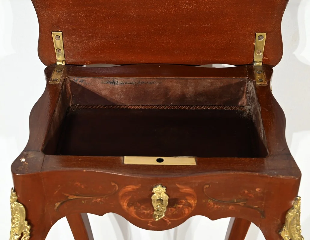 Petite Table à Ouvrage en Bois Laqué, style Louis XV – Fin XIXe