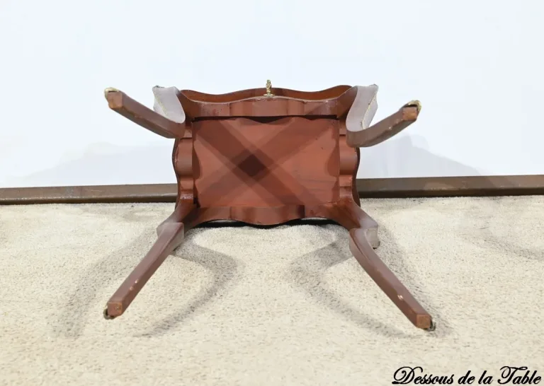 Petite Table à Ouvrage en Bois Laqué, style Louis XV – Fin XIXe