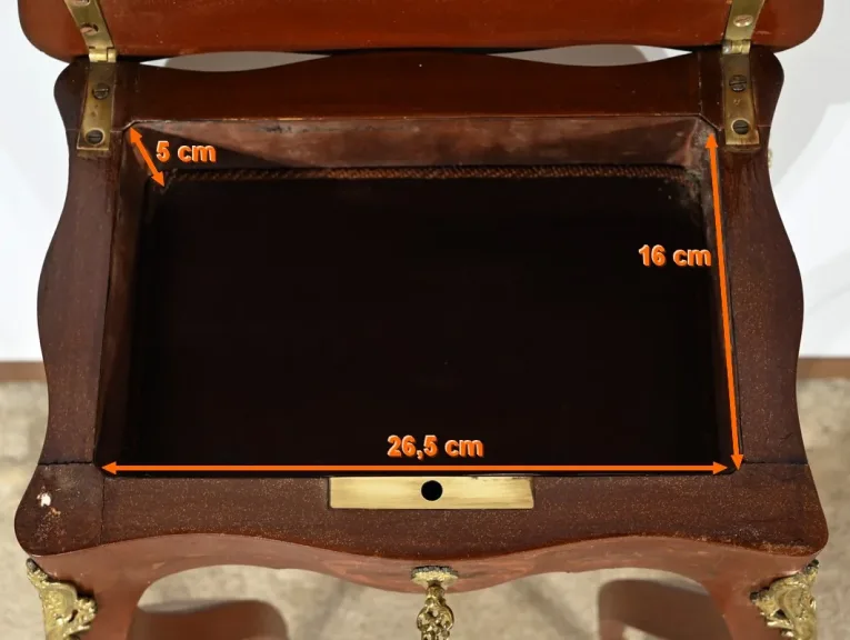 Petite Table à Ouvrage en Bois Laqué, style Louis XV – Fin XIXe