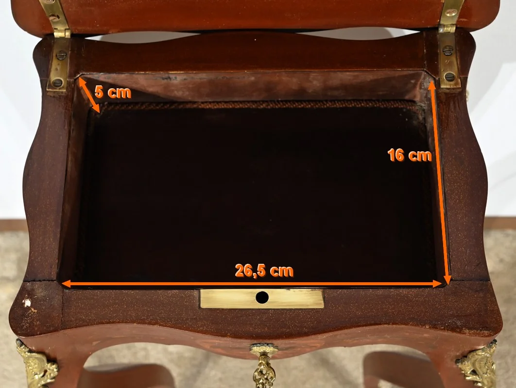 Petite Table à Ouvrage en Bois Laqué, style Louis XV – Fin XIXe