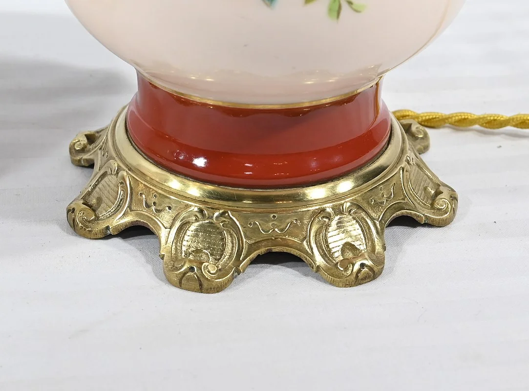 Paire de Lampes à Pétrole en Porcelaine, électrifiées – Fin XIXe