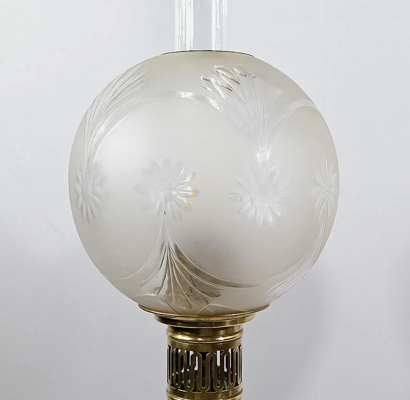 Paire de Lampes à Pétrole en Porcelaine, électrifiées – Fin XIXe