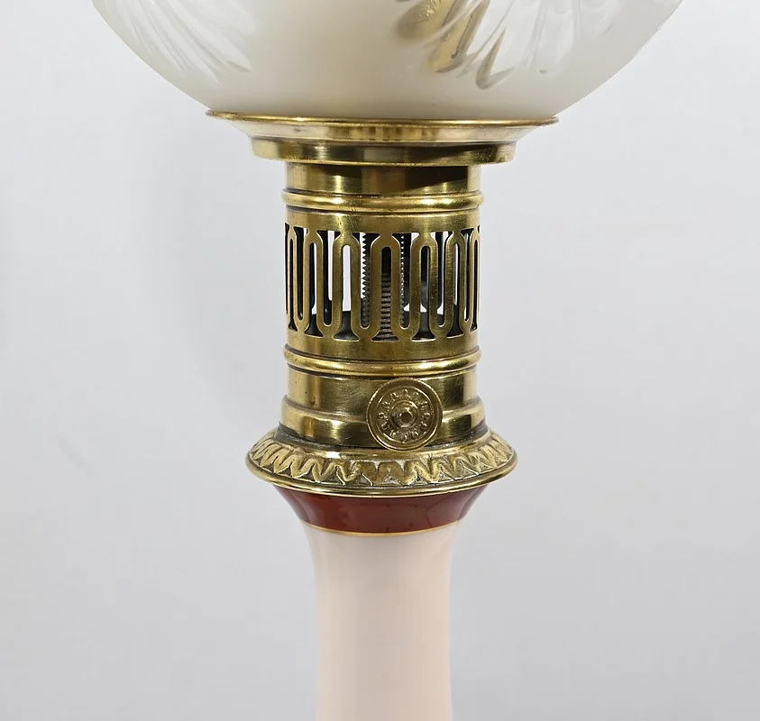 Paire de Lampes à Pétrole en Porcelaine, électrifiées – Fin XIXe