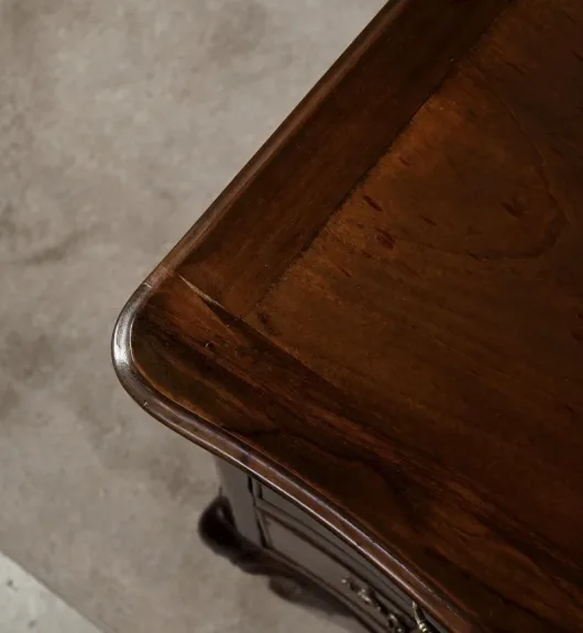 Commode Sauteuse en Amarante et Acajou, époque Louis XV – XVIIIe