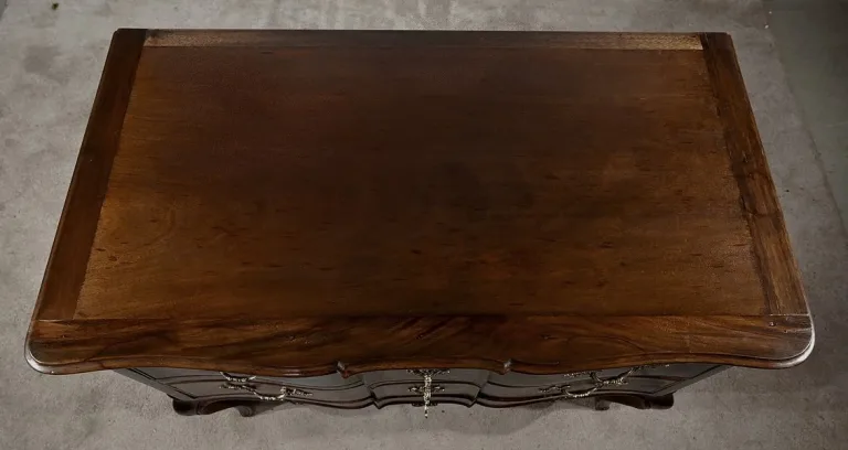 Commode Sauteuse en Amarante et Acajou, époque Louis XV – XVIIIe