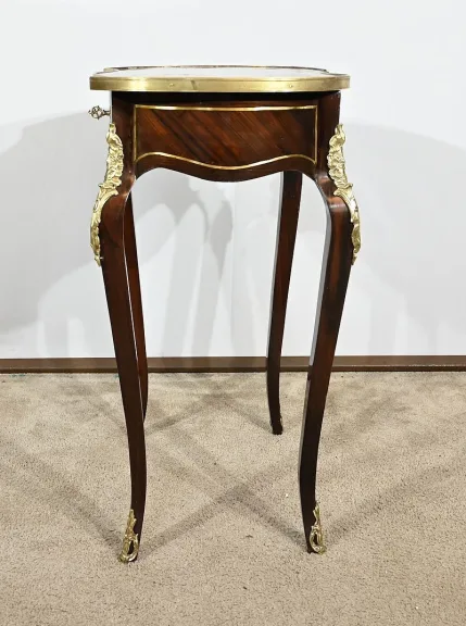 Beistelltisch im Louis XV-Stil