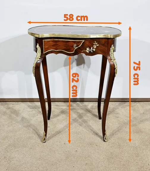 Beistelltisch im Louis XV-Stil