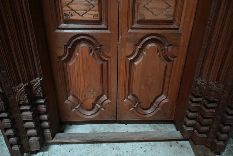 Rares Portes Indiennes en Teck, goût Louis XIV, Pondichéry - XIXe