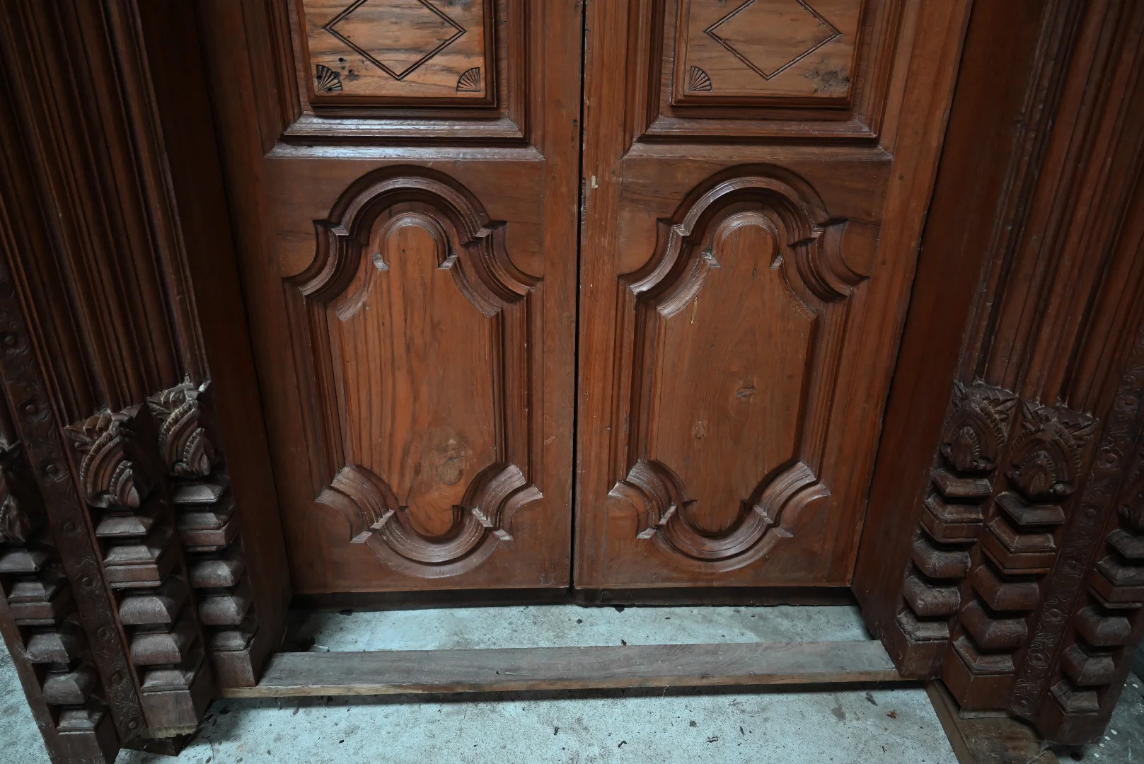 Rares Portes Indiennes en Teck, goût Louis XIV, Pondichéry - XIXe