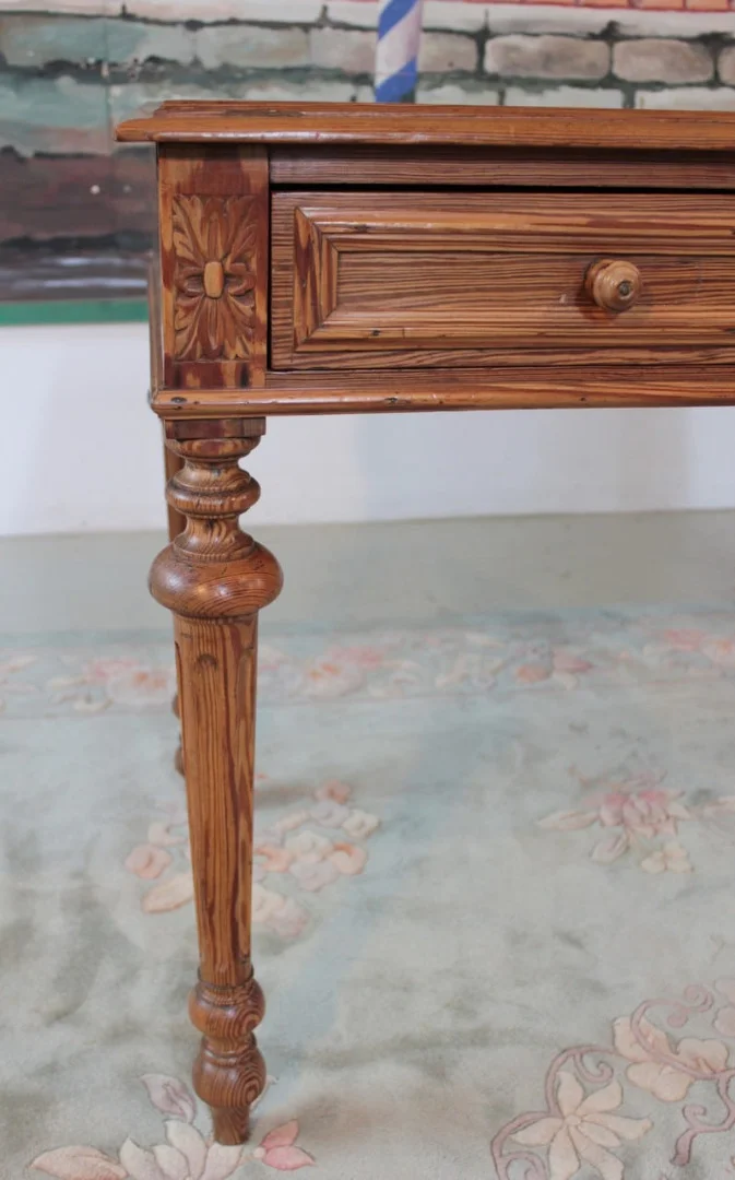 Table à Écrire en Pitchpin - XXe