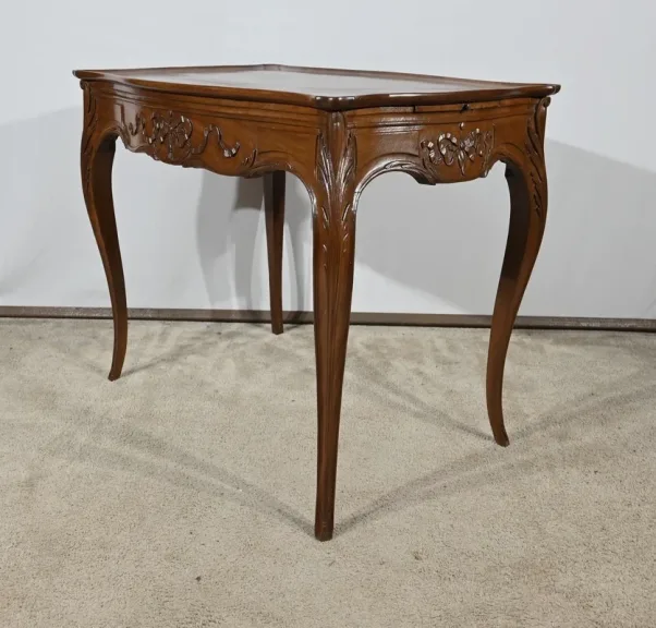 MESA DE CABARET ESTILO LUIS XV