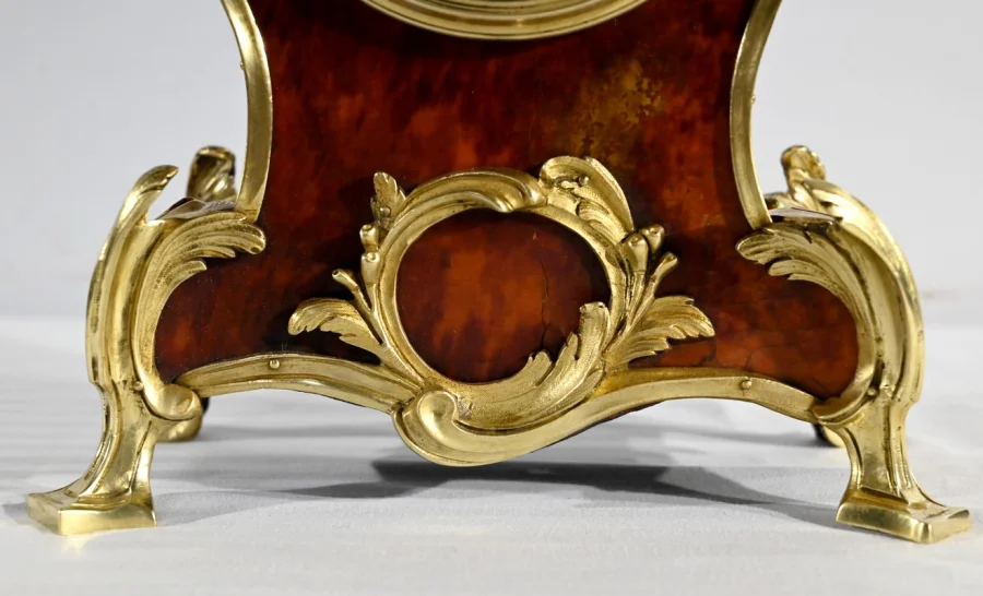 MANTLE GARNITURE