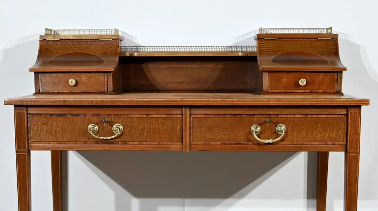 SCHREIBTISCH IM FRANZÖSISCHEN DIRECTOIRE-STIL