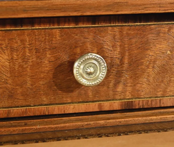 SCHREIBTISCH IM FRANZÖSISCHEN DIRECTOIRE-STIL