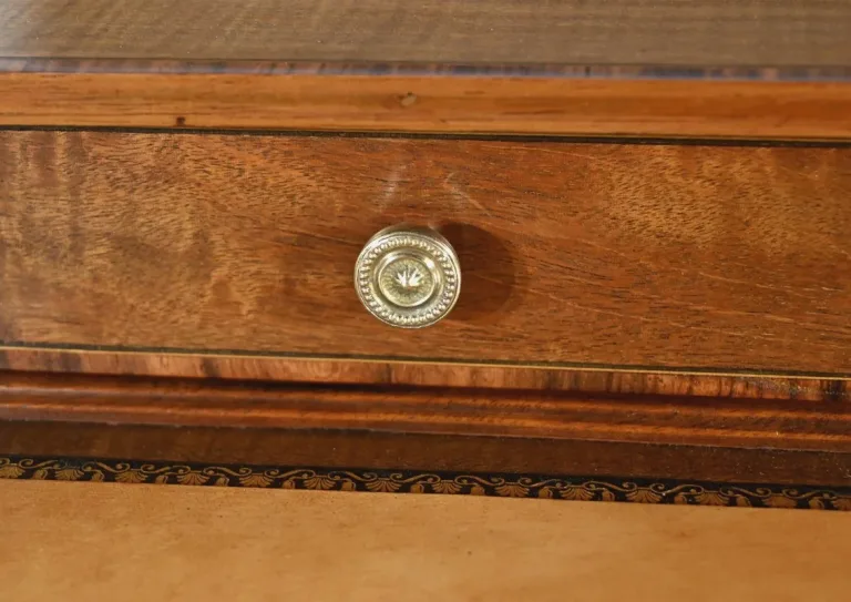 SCHREIBTISCH IM FRANZÖSISCHEN DIRECTOIRE-STIL