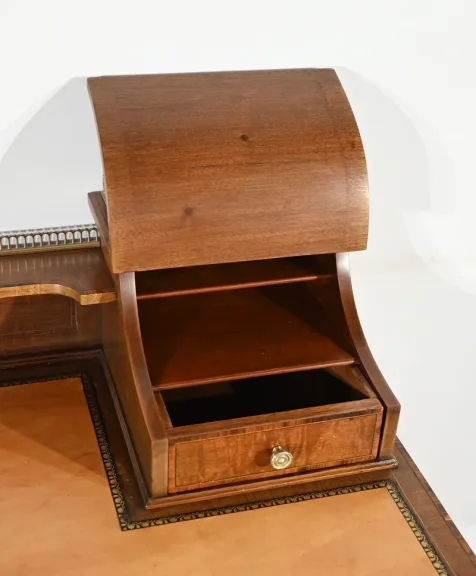 SCHREIBTISCH IM FRANZÖSISCHEN DIRECTOIRE-STIL