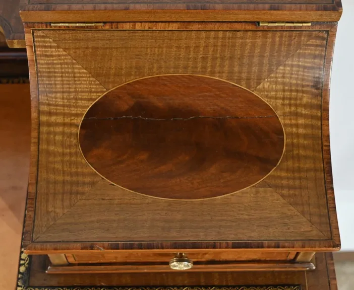 SCHREIBTISCH IM FRANZÖSISCHEN DIRECTOIRE-STIL