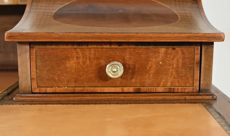 SCHREIBTISCH IM FRANZÖSISCHEN DIRECTOIRE-STIL