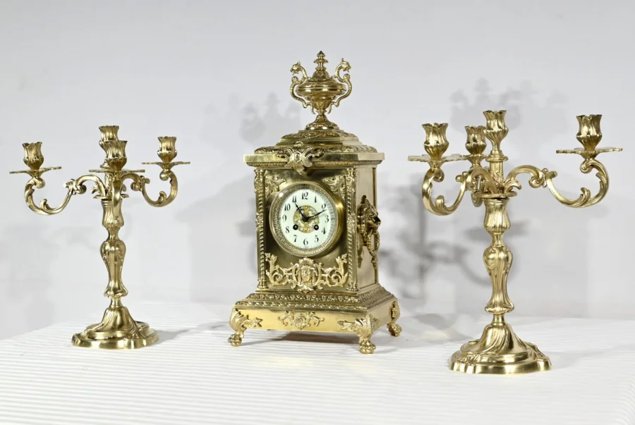 MANTLE GARNITURE