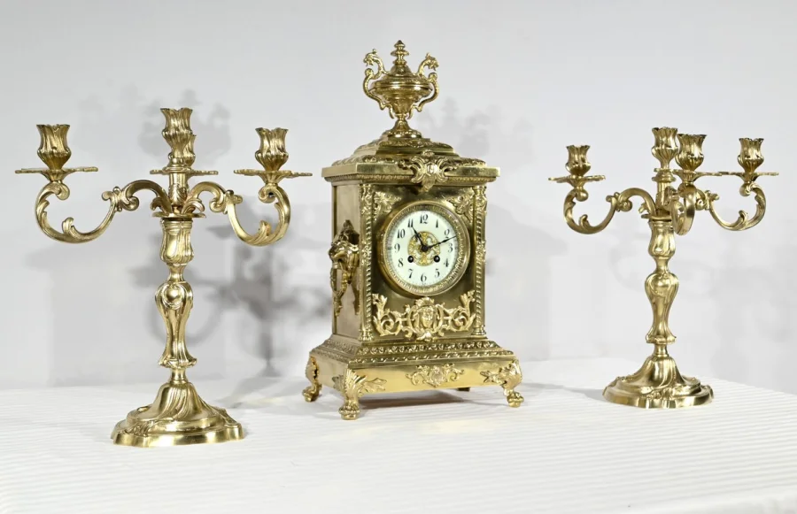 MANTLE GARNITURE