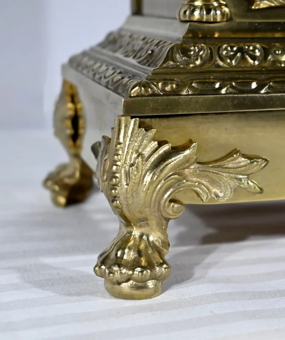 MANTLE GARNITURE