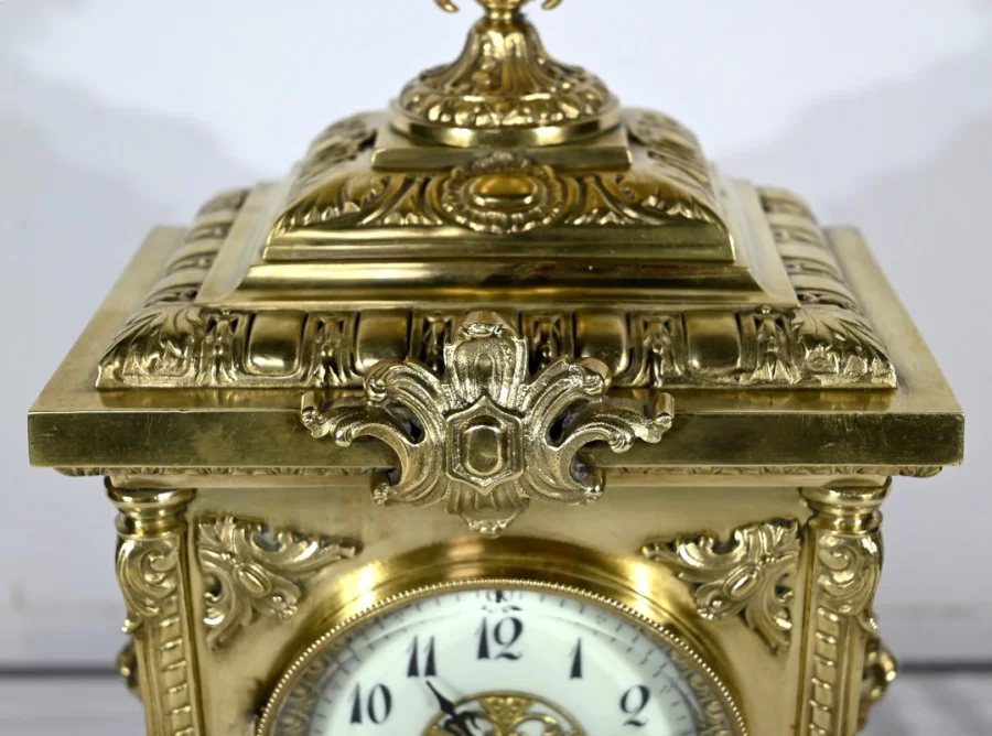 MANTLE GARNITURE