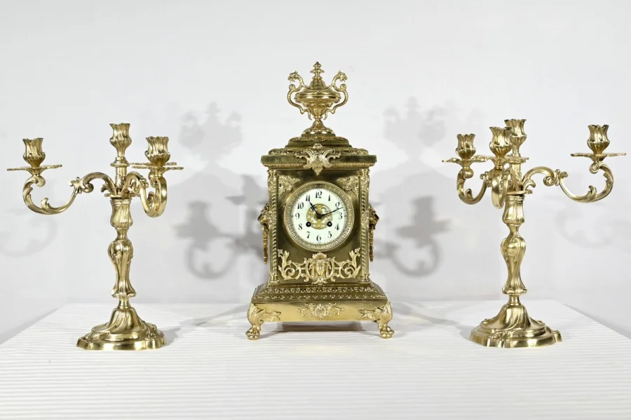 MANTLE GARNITURE
