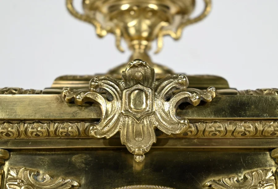 MANTLE GARNITURE