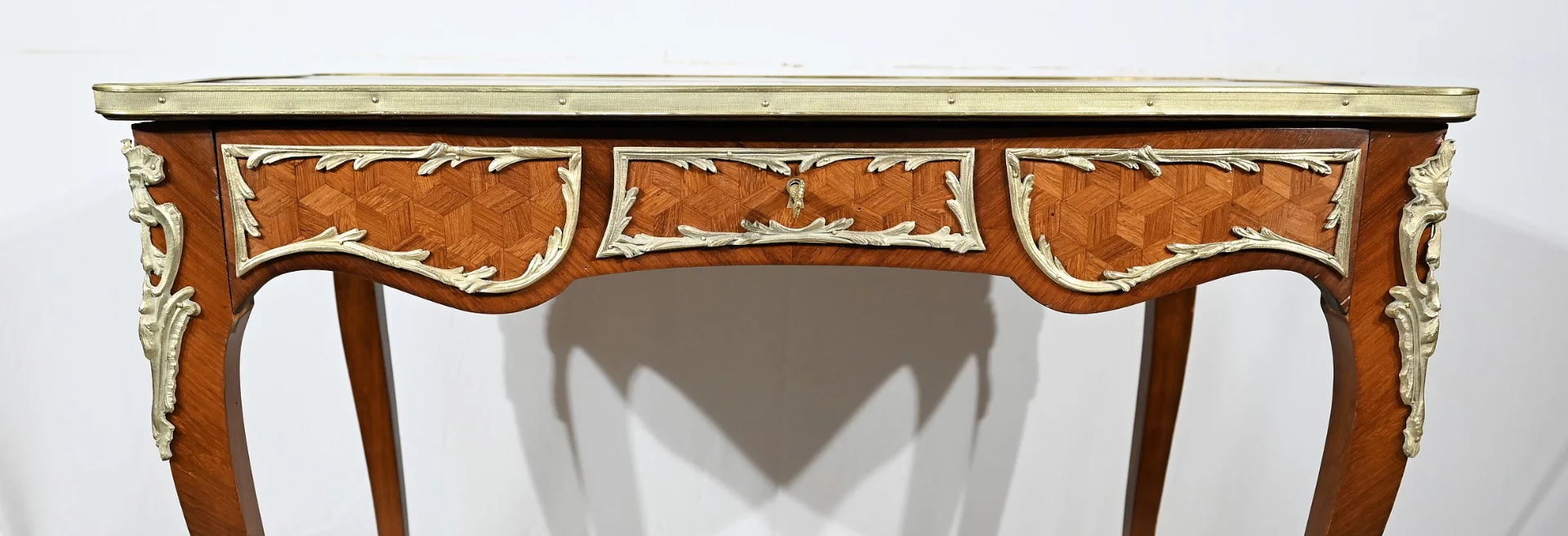 MESA DE ESCRITORIO ESTILO LUIS XV
