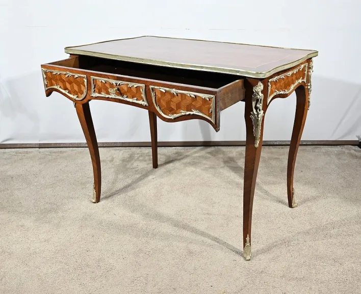 SCHREIBTISCH IM LOUIS XV-STIL