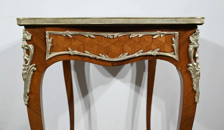 SCHREIBTISCH IM LOUIS XV-STIL