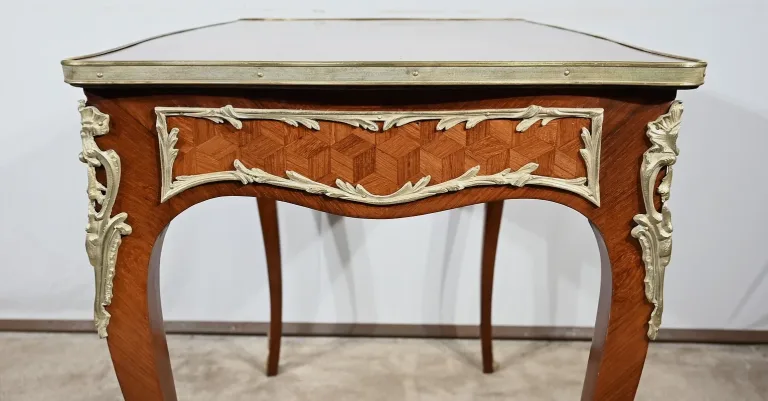 SCHREIBTISCH IM LOUIS XV-STIL
