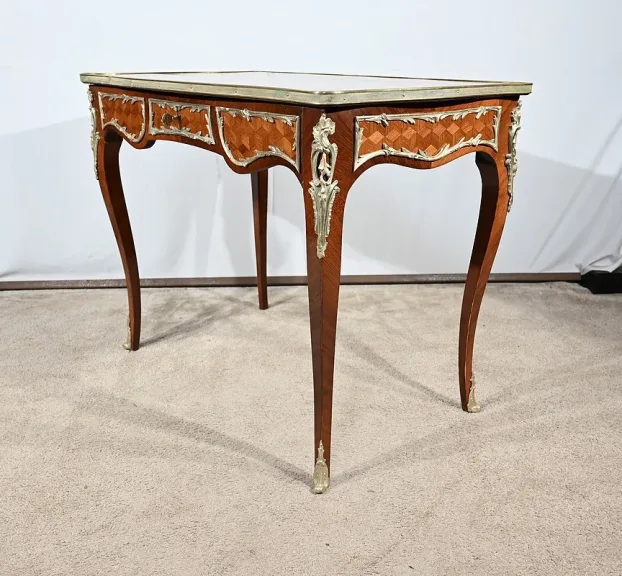 SCHREIBTISCH IM LOUIS XV-STIL