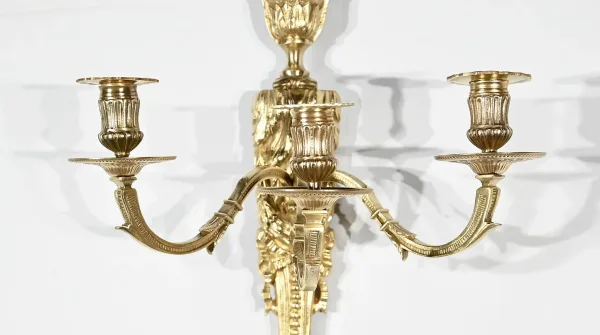 PAAR BRONZE-WANDLEUCHTEN IM LOUIS XVI-STIL
