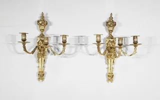 PAAR BRONZE-WANDLEUCHTEN IM LOUIS XVI-STIL