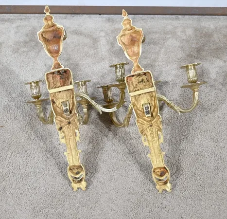 PAAR BRONZE-WANDLEUCHTEN IM LOUIS XVI-STIL