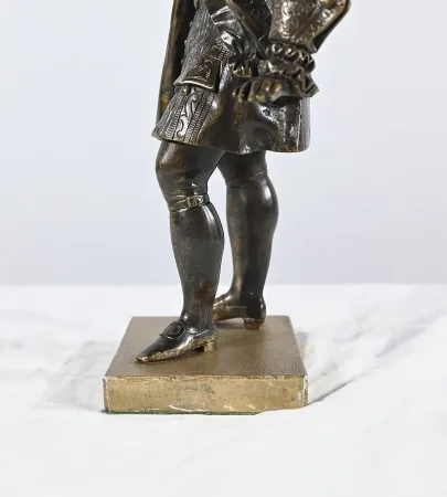 BRONZEFIGUR
