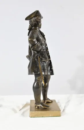 BRONZEFIGUR