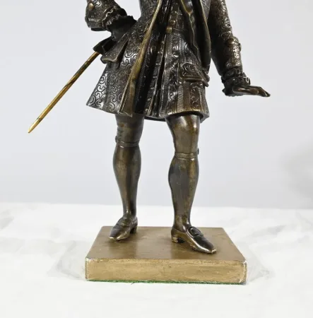 BRONZEFIGUR