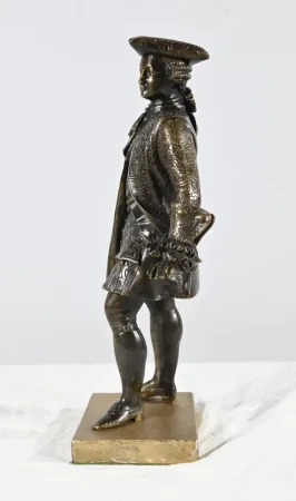 BRONZEFIGUR