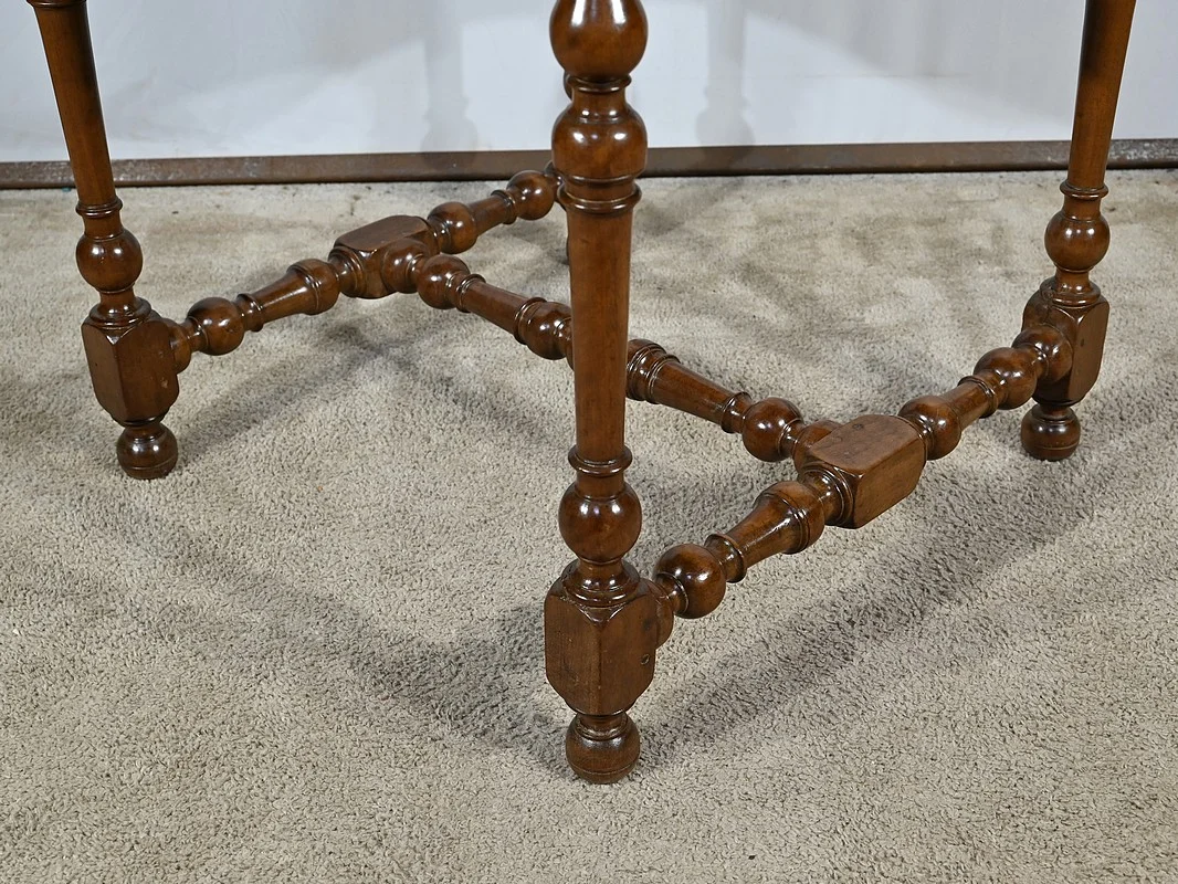 Petite Table en Noyer massif, style Louis XIII / Louis XIV - Début XIXe