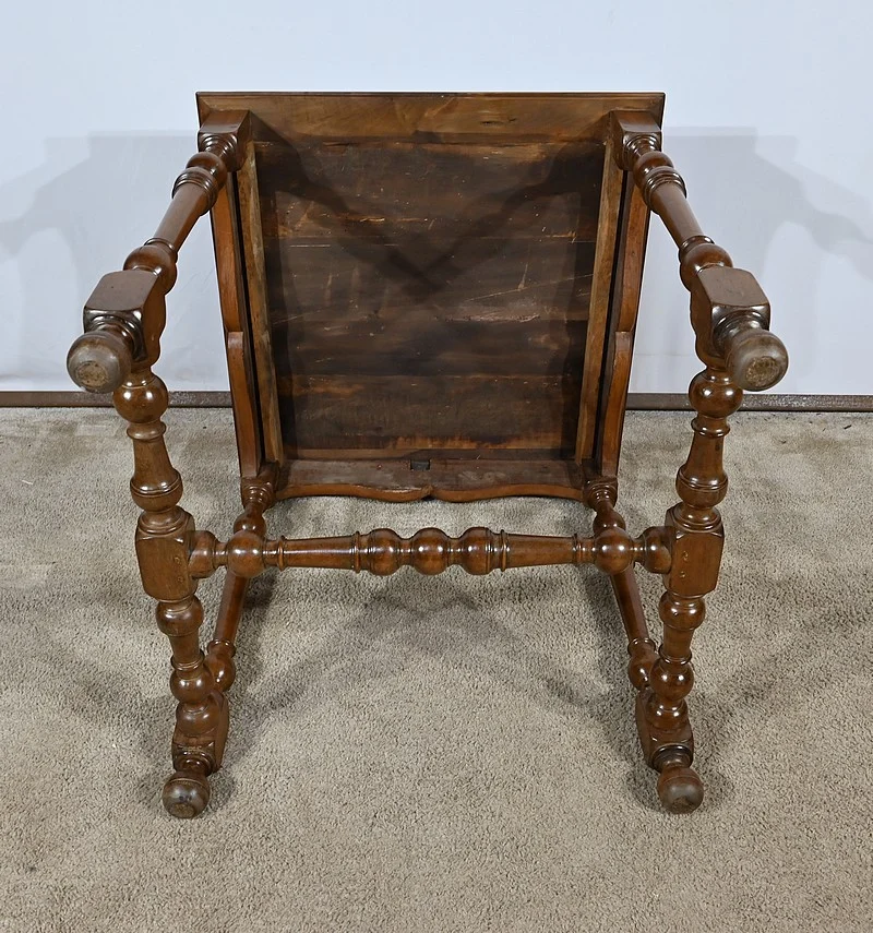 Petite Table en Noyer massif, style Louis XIII / Louis XIV - Début XIXe