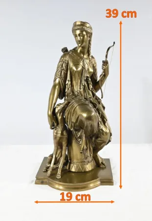 青铜雕像，署名 PEIFFER
